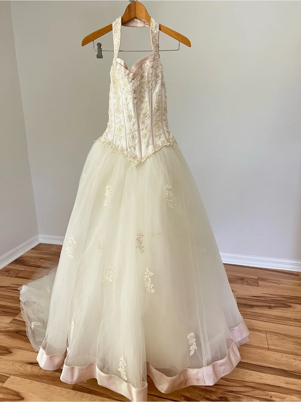 Vintage David's Bridal Michelangelo 2295E Size 8 Ivory Gown w/ Veil